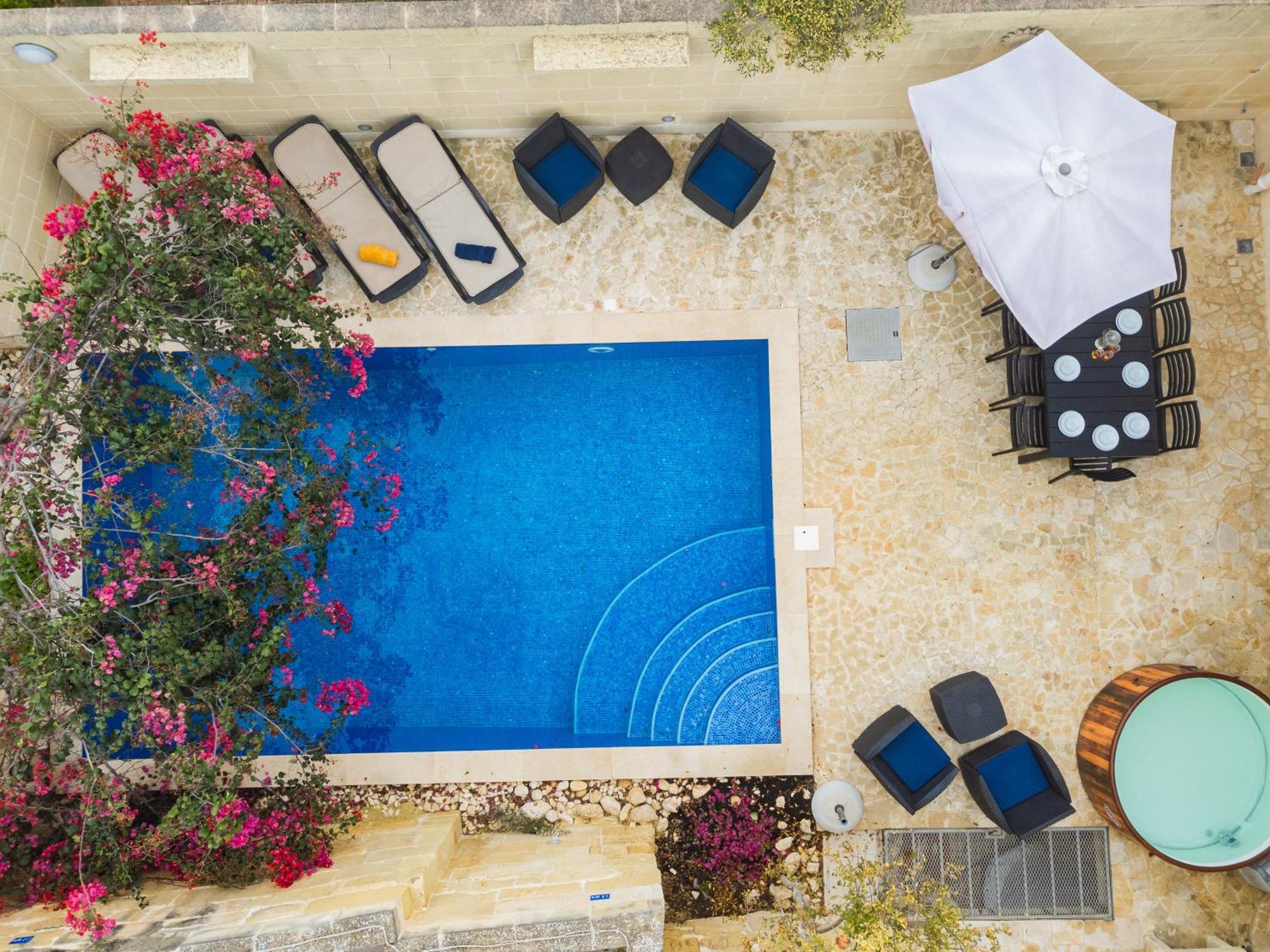 Villa Ellie Boo With Pool And Hot Tub And Games *