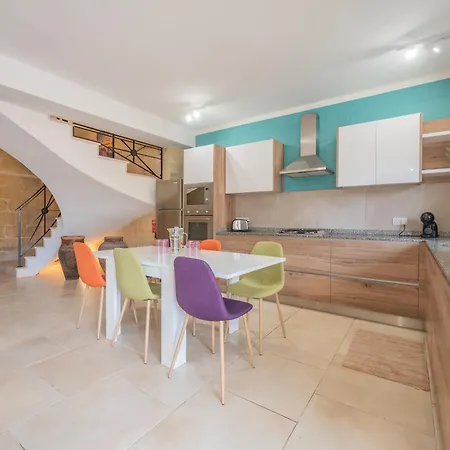 Ellie Boo Farmhouse With Pool And Hot Tub And Games Room Xewkija Exterior photo