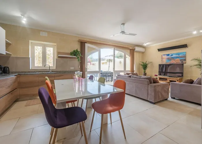 Ellie Boo Farmhouse With Pool And Hot Tub And Games Room
