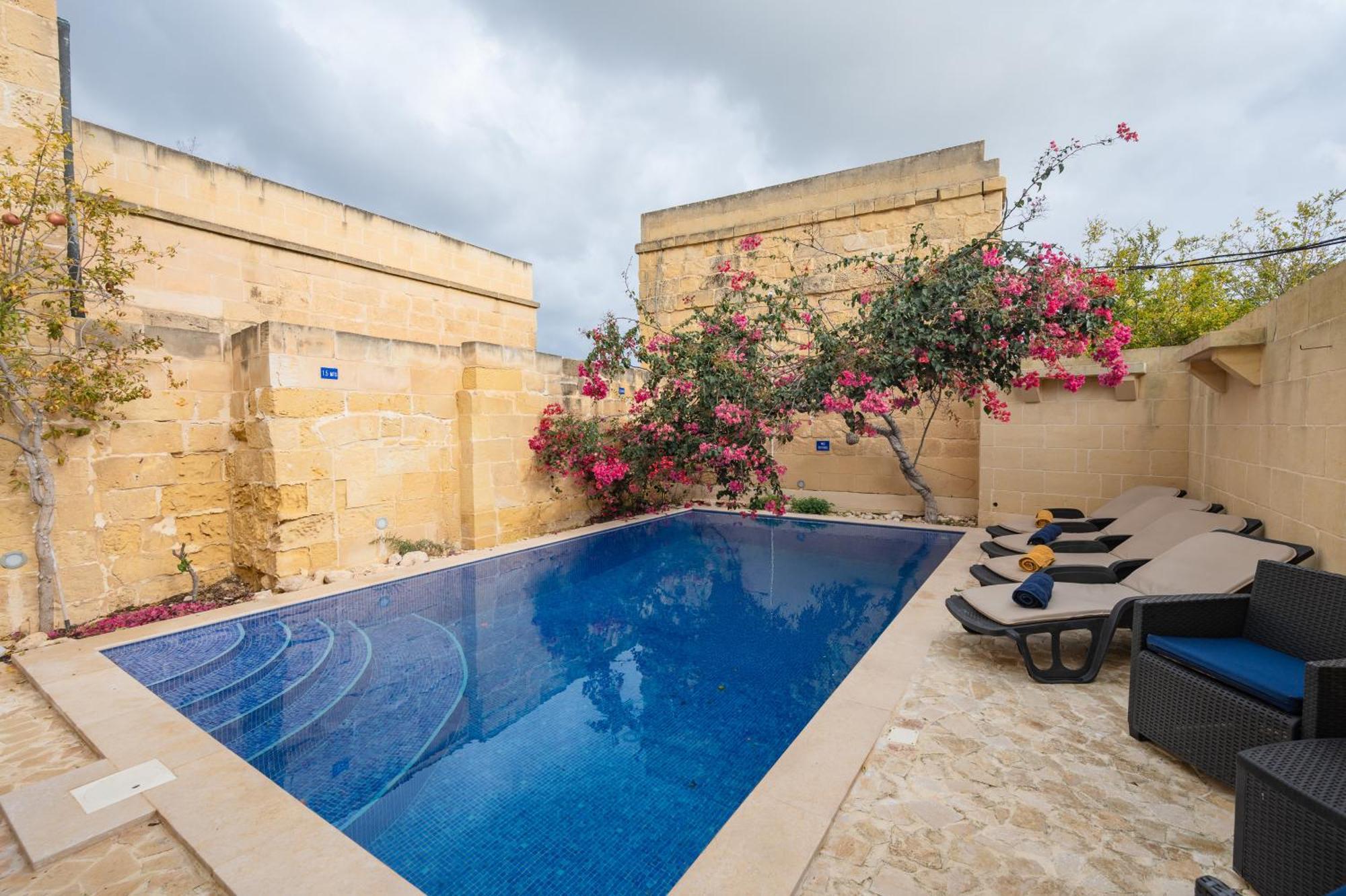 Villa Ellie Boo With Pool And Hot Tub And Games *
